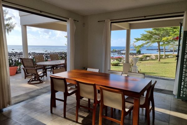 Villa pieds dans l’eau à louer