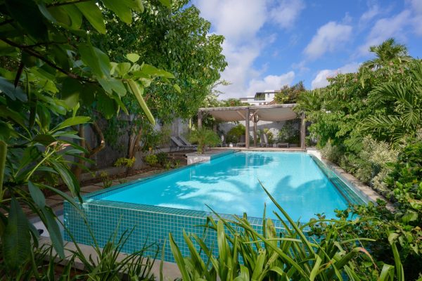 Superbe appartement, idéalement situé route côtière à Pointe aux Canonniers
