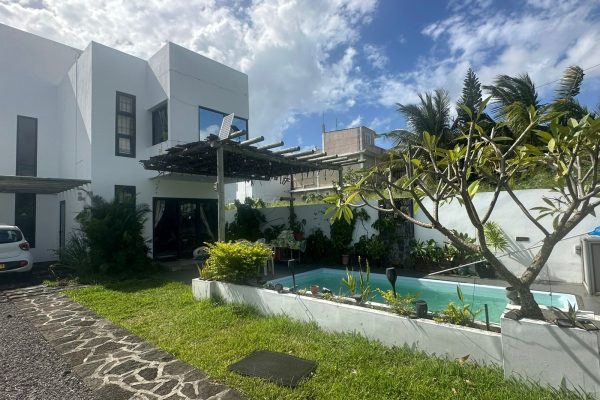 Belle villa moderne et spacieuse à Trou aux Biches
