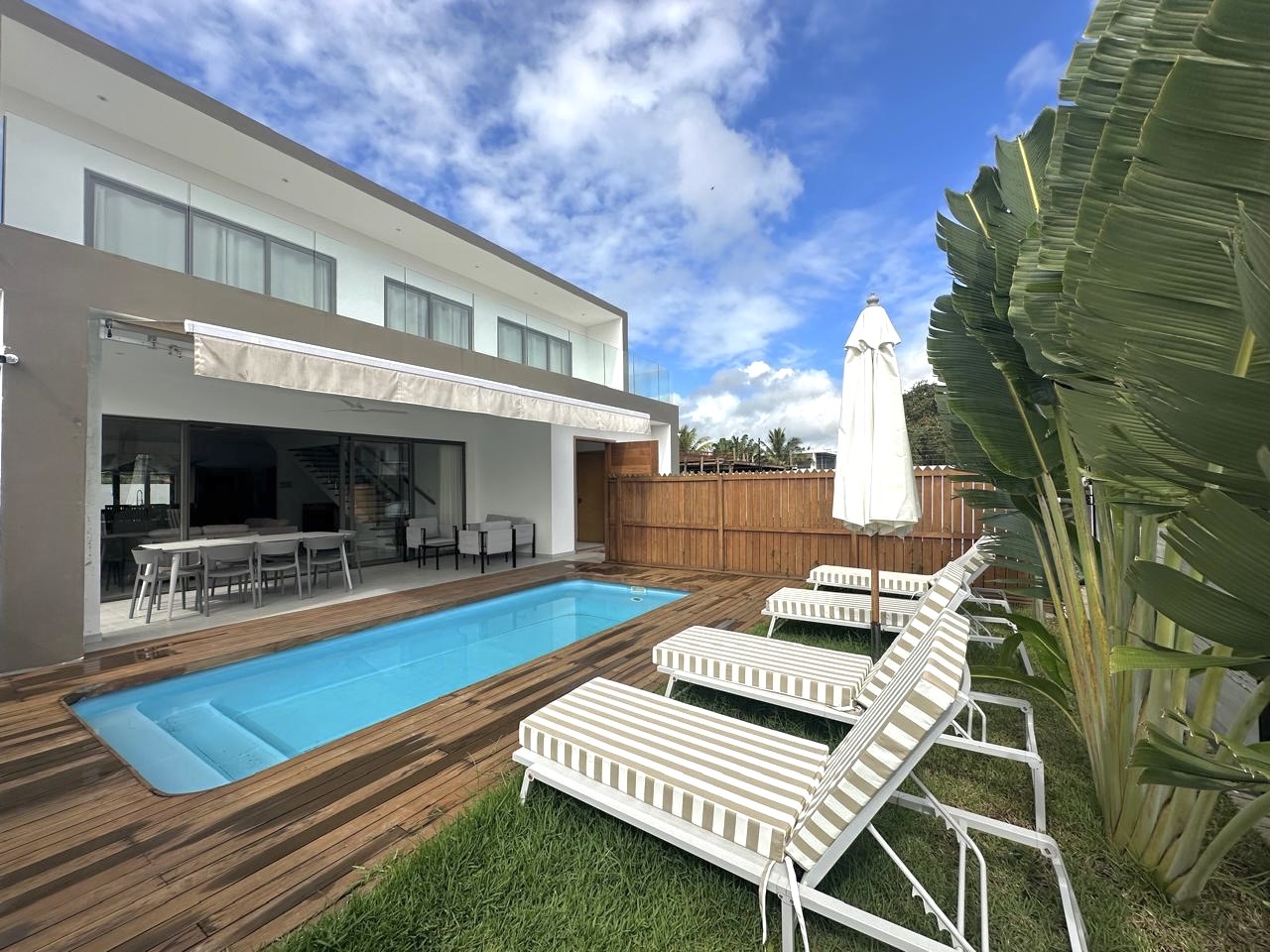 Superbe villa neuve située dans un quartier paisible du village de Trou aux Biches.
